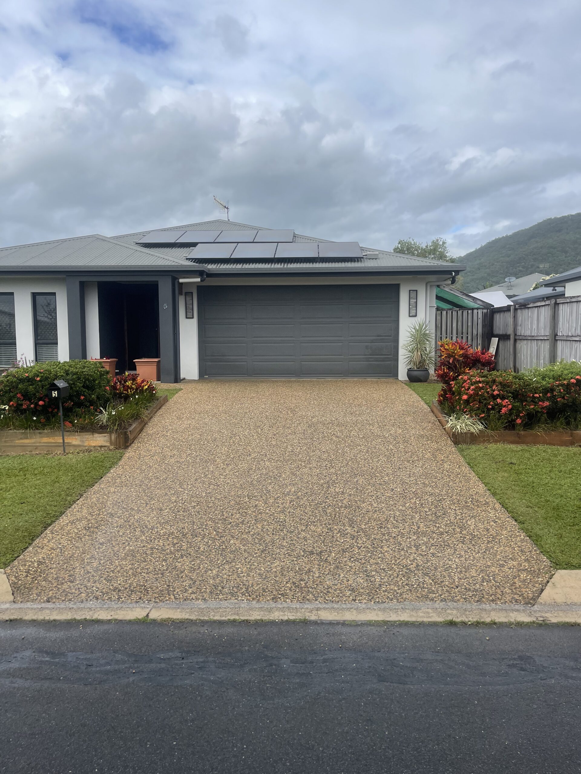 Professional driveway cleaning result